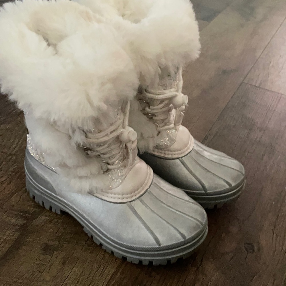 Super soft, white glitter snow boots